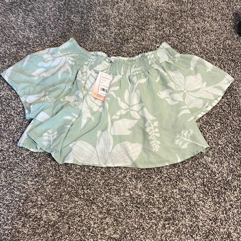 NWT Off the shoulder floral shirt